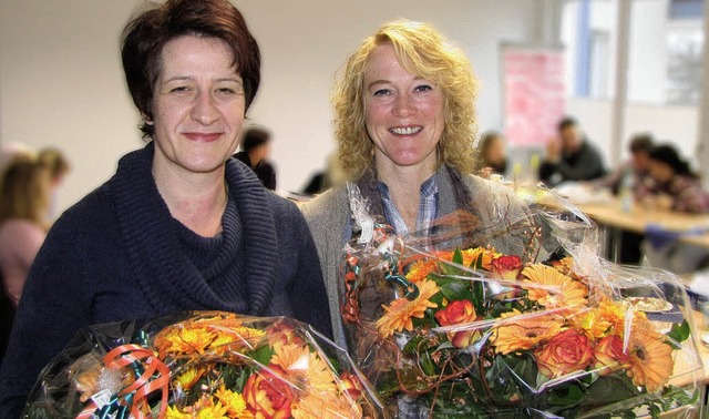 Blumen gab&#8217;s fr Marita Hauser und Ulrike Wilhelm.   | Foto: Privat