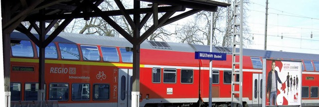 Ein fehlender Fahrkartenautomat auf Gl...irat am Mllheimer Bahnhof bemngelt.   | Foto: Gabriele Babeck-Reinsch