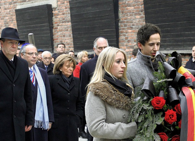 Prsident Christian Wulff (links) legt...here Prsidentin Charlotte Knobloch.   | Foto: DPA