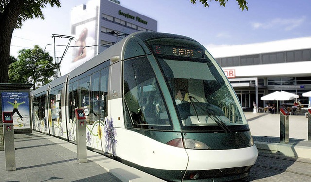 Noch Zukunftsmusik: die Tram vor dem Kehler Bahnhof  | Foto: montage: Stadt