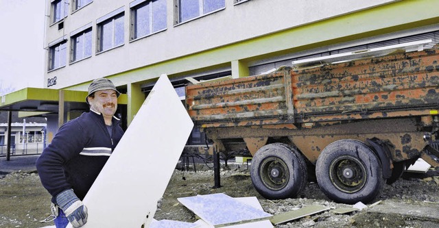 Die Umbauarbeiten sind angelaufen in d...emeinschaft von vier Hausrzten sein.   | Foto: Sigwart