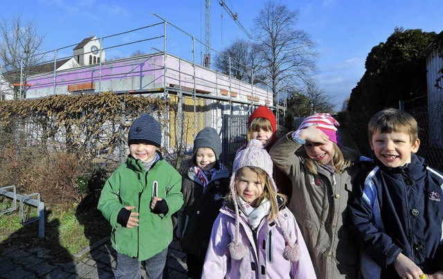 Am Kindergarten Heilige Familie (im Hi... eine neue Kleinkindgruppe einziehen.   | Foto: Michael Bamberger