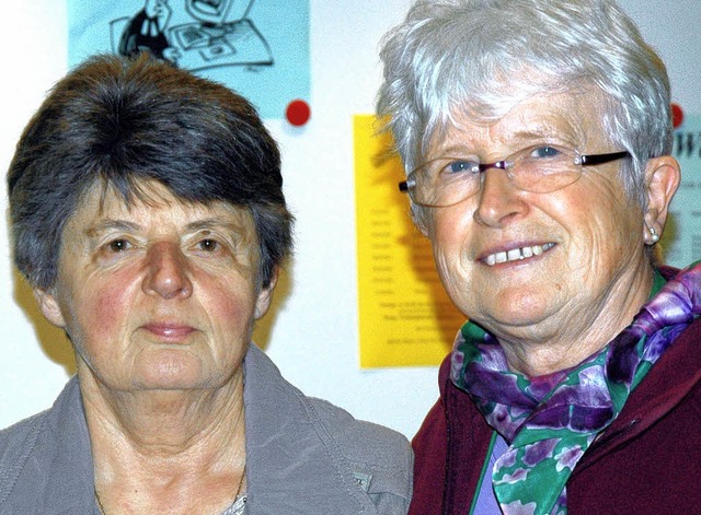 Gabriele Gller (rechts) und ihre Stellvertreterin Erika Tribull die Gruppe.   | Foto: Wieschenkmper