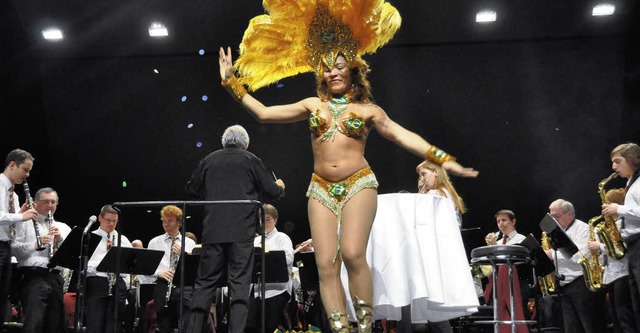 Feuriges Finale: Samba-Rhythmen beim Konzert der Lrracher Stadtmusik.   | Foto: Barbara Ruda