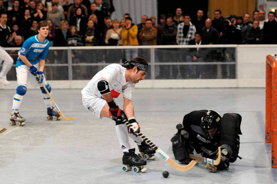 Daniel Dietrich verhinderte gegen Camps einen weiteren Treffer für den RHC Friedlingen. (Foto: meinrad schön) Daniel Dietrich verhinderte gegen Camps einen weiteren Treffer für den RHC Friedlingen. (Foto: meinrad schön)