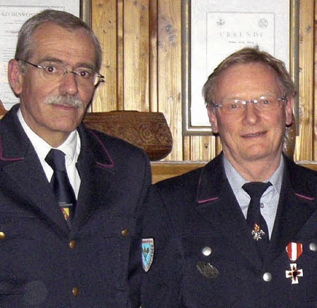 Das Feuerwehrehrenzeichen in Gold fr ...teilung Seppenhofen an Johann Brunner   | Foto: Privat