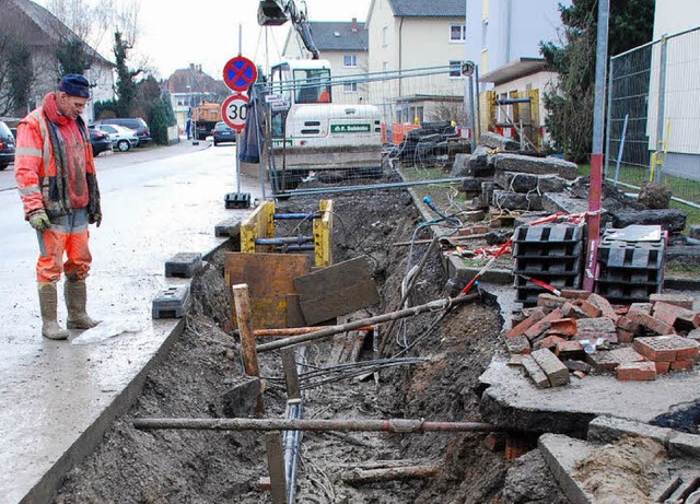 In der Karl-Frstenberg-Strae und der...ne neue Hochspannungsleitung verlegt.   | Foto: Ralf Staub