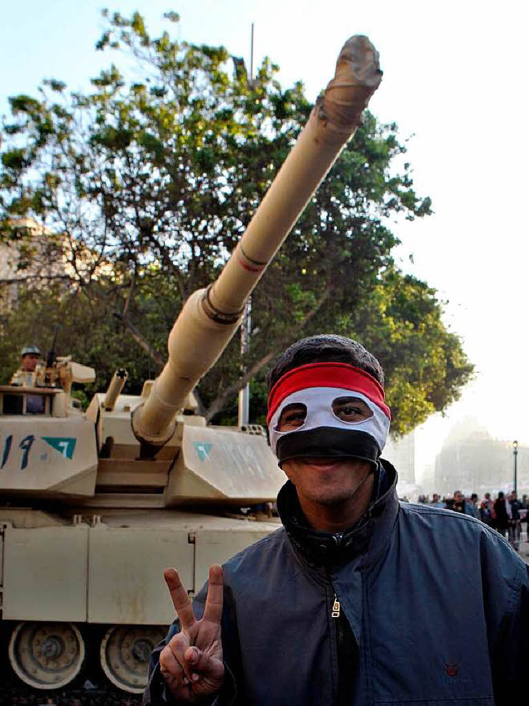 Die Unruhen gehen weiter: In Kairo lieferten sich Gegner und Anhnger von Mubarak gewaltsame Auseinandersetzungen, bei denen mehrere Menschen verletzt wurden.