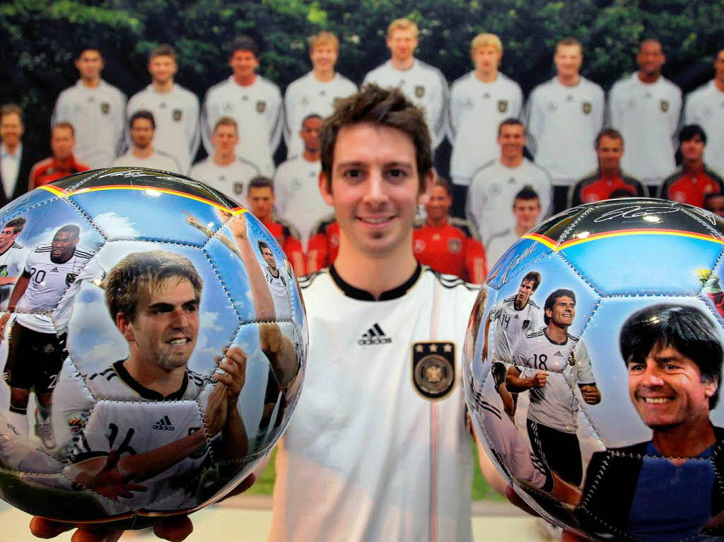 Ganz schn rund: Der Foto-Ball der Deutschen Fuball-Nationalmannschaft
