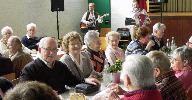 Fr gute Unterhaltung am Seniorennachm...die beiden Musikanten Rolf und Heinz.   | Foto: Georg Diehl