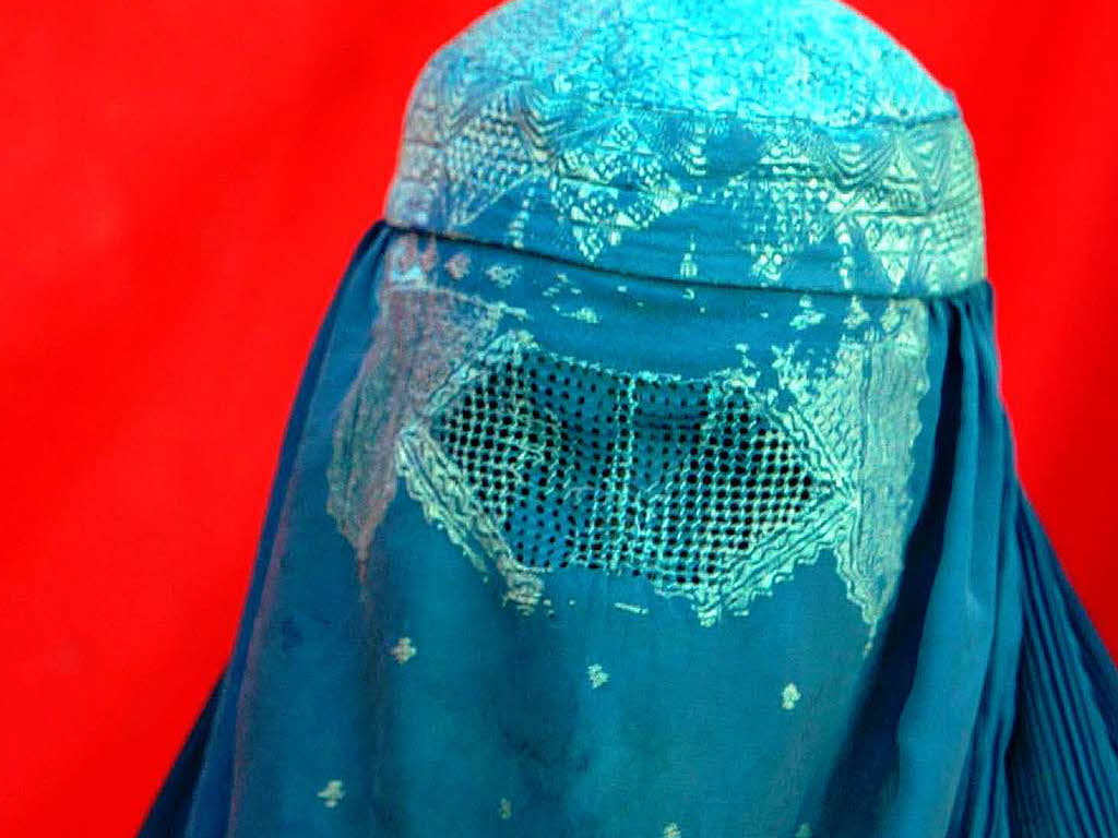 Mit der Burka im Bürgeramt Frankfurt wehrt sich Deutschland