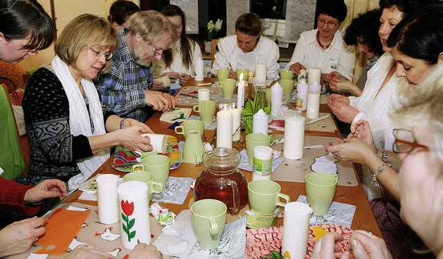 Die Teilnehmer  der Maria-Lichtmess-Fe...heimmnster beim gemeinsamen Wachsen.   | Foto: Sandra Decoux-Kone