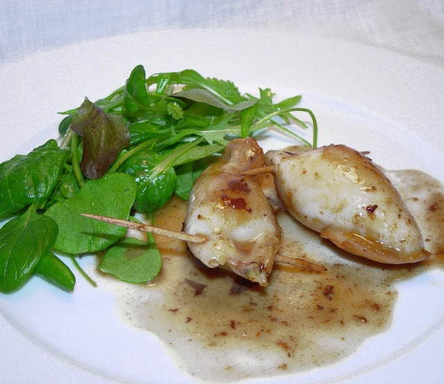 Man reiche sie mit Salat: gefllte Tintenfischtuben  | Foto: stechl