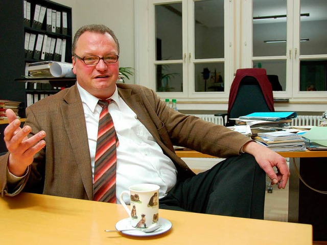 Dieter Eckert in seinem Bro im Technischen Rathaus.  | Foto: Helmut Seller