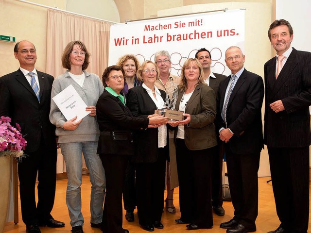Ein Bild aus dem Jahr 2009: Die Vertre...haus nahmen den Brgerpreis  entgegen.  | Foto: Christoph Breithaupt