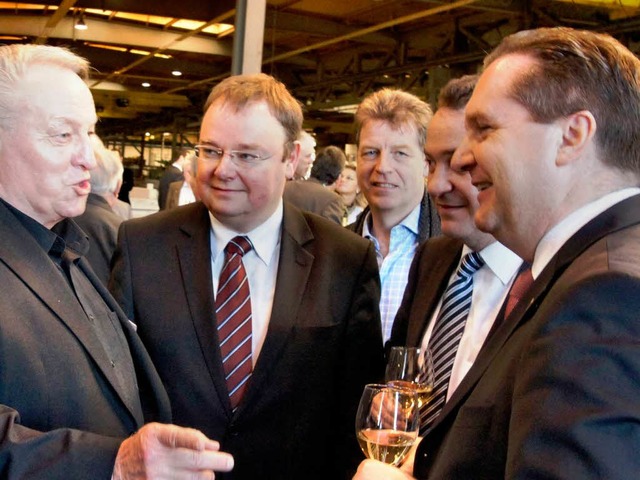 Ministerprsident Mappus (rechts) in K...-Rudolf Hagenacker und Marcel Schwehr.  | Foto: Ilona Hge