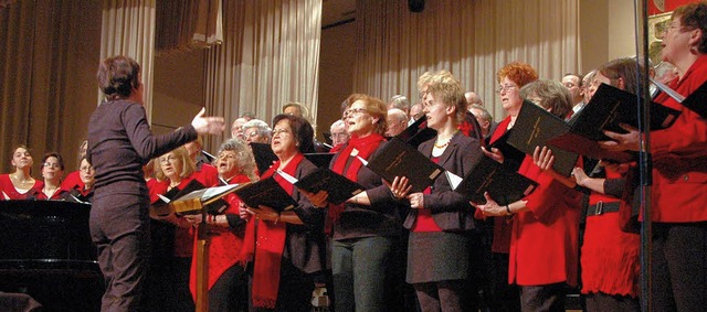 Ernteten fr ihre Beitrge  viel Appla...Sngerinnen des Haltinger Frauenchors   | Foto: Ounas-Krusel