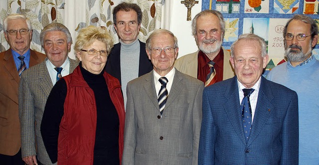Der Vorstand mit Helmut Langer, Ralph ...ensiv fr die Kolpingsfamilie werben.   | Foto: Mink