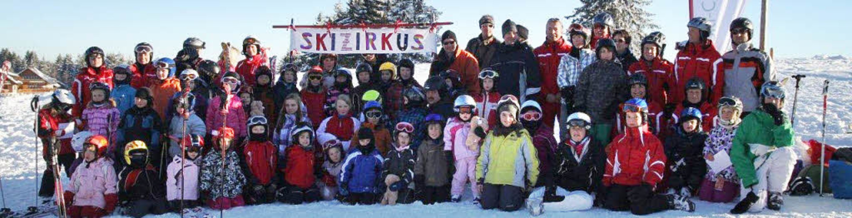 Die Teilnehmer der Ski- und Snowboardk...auf dem Feldberg ein ideales Gelände.   | Foto: privat