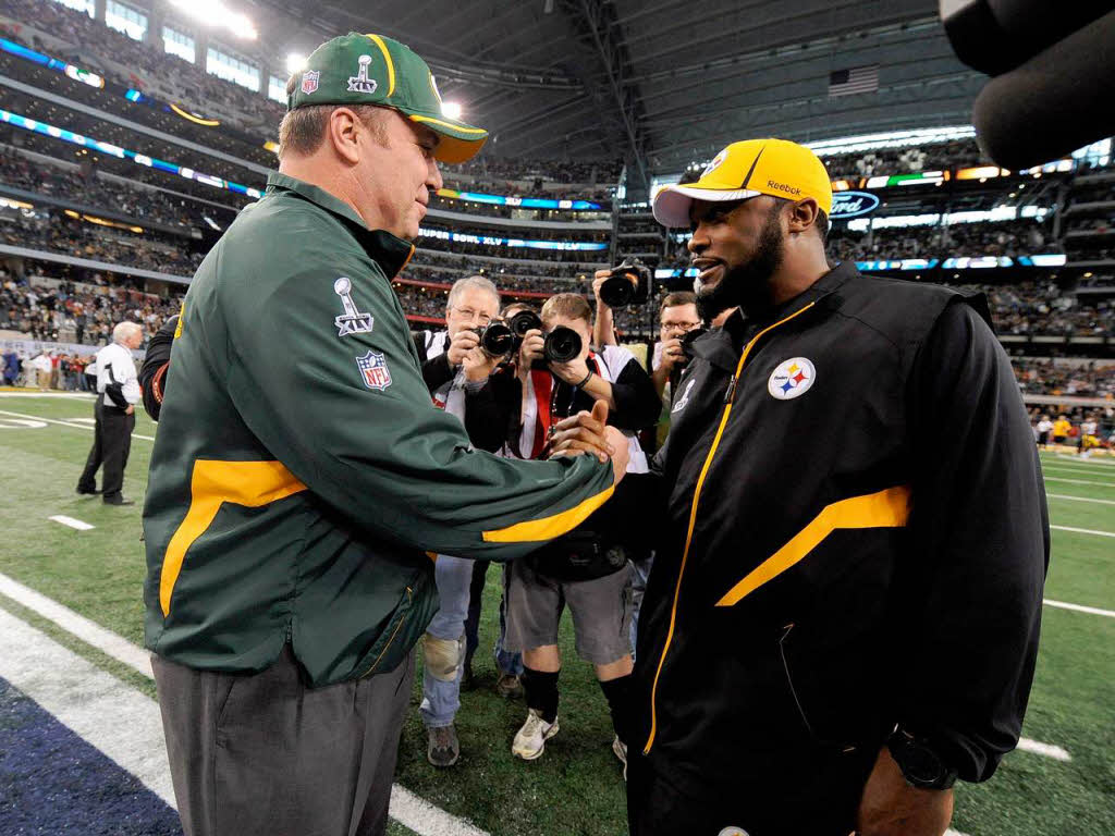 Die Trainer Mike McCarthy (links) und Mike Tomlin