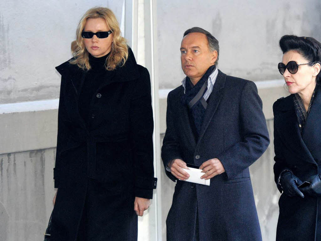 Die Schauspielerin Veronica Ferres (l-r), Produzent Nico Hofmann (verdeckt) und die Fernsehspielchefin des Bayerischen Rundfunks, Bettina Reitz Die Schauspielerin Veronica Ferres (l-r), Produzent Nico Hofmann (verdeckt) und die Fernsehspielchefin des Bayerischen Rundfunks, Bettina Reitz