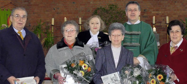 Jubilare (von links): Otto Gamp, Edda ...z, Pfarrer  Rochlitz und  Helga Heger   | Foto: Privat