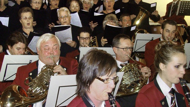 Musiker und Snger sorgten fr viel Begeisterung beim Publikum.   | Foto: Ingrid Arndt