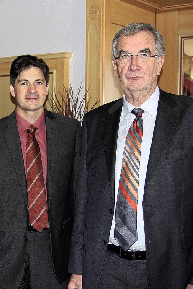 Elzachs Brgermeister Holger Krezer (l...DP) vom Bundeswirtschaftsministerium.   | Foto: Roland gutjahr