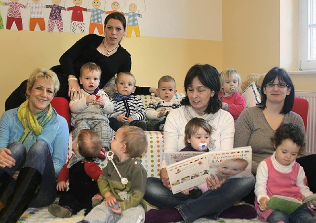 Die Vereinsvorsitzenden Bettina Bizer-... Krippe &#8222;Menschenkinder&#8220;.   | Foto: Gerda Oswald