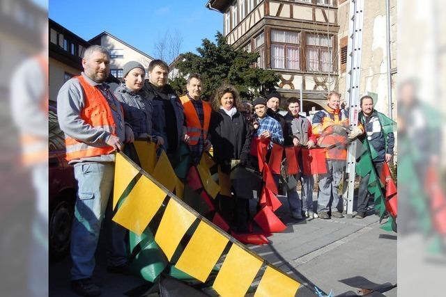 Bndel flattern frhlich im Wind