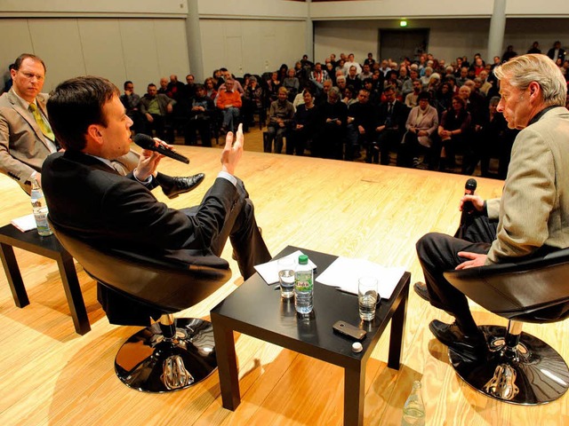 Im Gesprch: Nils Schmid mit denBZ-Red...s Fricker (l.)  und Stefan  Hupka (r.)  | Foto: Patrick Seeger