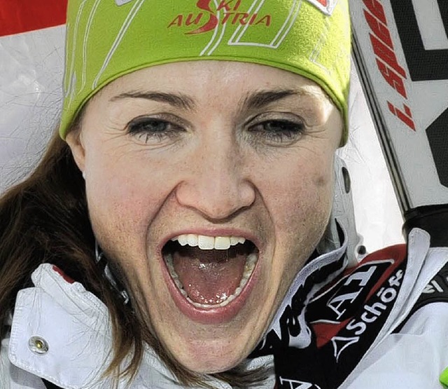 Glcklich: Super-G-Weltmeisterin Elisabeth Grgl   | Foto: afp