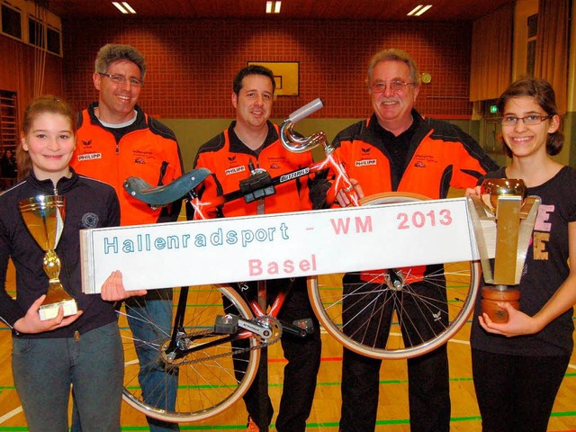 Sie freuen sich auf die Hallenrad-WM (...Peter Schmhling und Nathalie Schanz.   | Foto: Heinz Vollmar