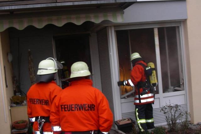 ltere Frau stirbt bei Feuer in einer Wohnanlage