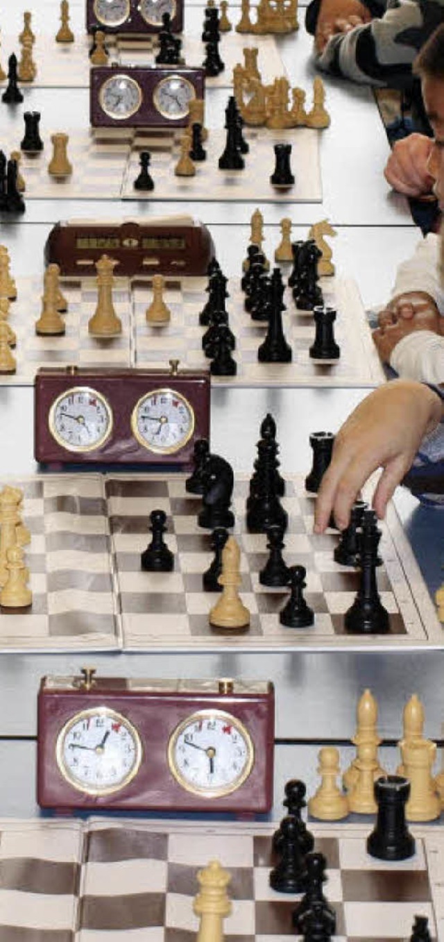 Schach &#8211; beim Turnier stets ein Kampf gegen die Uhr.  | Foto: Schleer