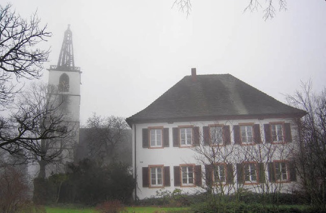 Nebel umhllte gestern ds evangelsiche...ng Rter-Ebel noch keine Klarheit gibt  | Foto: Markus Zimmermann