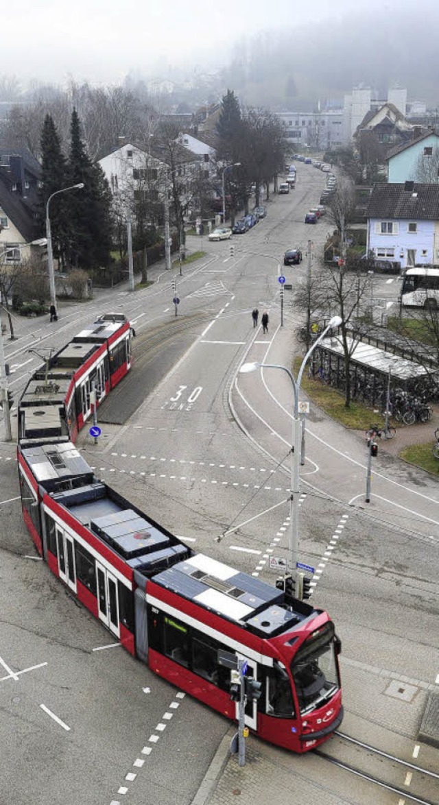 Geradeaus statt rechts ab: Die Linie 1...  bis zum Bahnhof Littenweiler rollen.  | Foto: Thomas Kunz