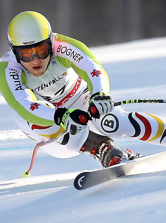 Der deutsche Starter Tobias Stechert e...icht. Unterwegs verliert er einen Ski.  | Foto: dpa