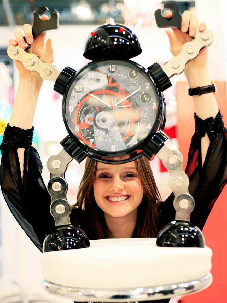 Uhr in der Form eines Roboters.