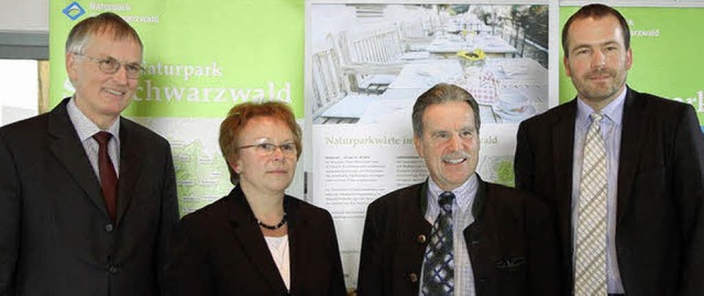 Vorstand des Naturparks Sdschwarzwald...sfhrer Roland Schttle (von  links).   | Foto: Naturpark