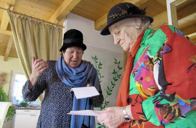 Ganz klar, Maria Faschian (links) und ...orenfasnet sollen die Pointen sitzen.   | Foto: Susanne Filz