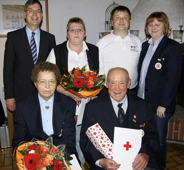 Ehrungen beim DRK Knigschaffhausen: S...n links Helene Hofert und Otto Kublin.  | Foto: Privat