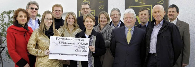 10000 Euro fr Neuried: Claudia Fritz,...steher Hans Rudolf und  Peter Derrdau   | Foto: Christoph Breithaupt