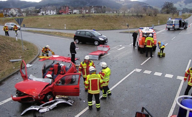 Die Feuerwehr Kirchzarten half gestern...tzten aus den beteiligten Fahrzeugen.   | Foto: FFW Kirchzarten