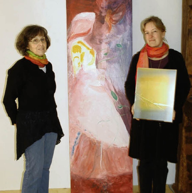 Sylvie Sahlmann und Ilona Stalling ste... der Torstrae 6 in der Altstadt aus.   | Foto: Verena Wehrle