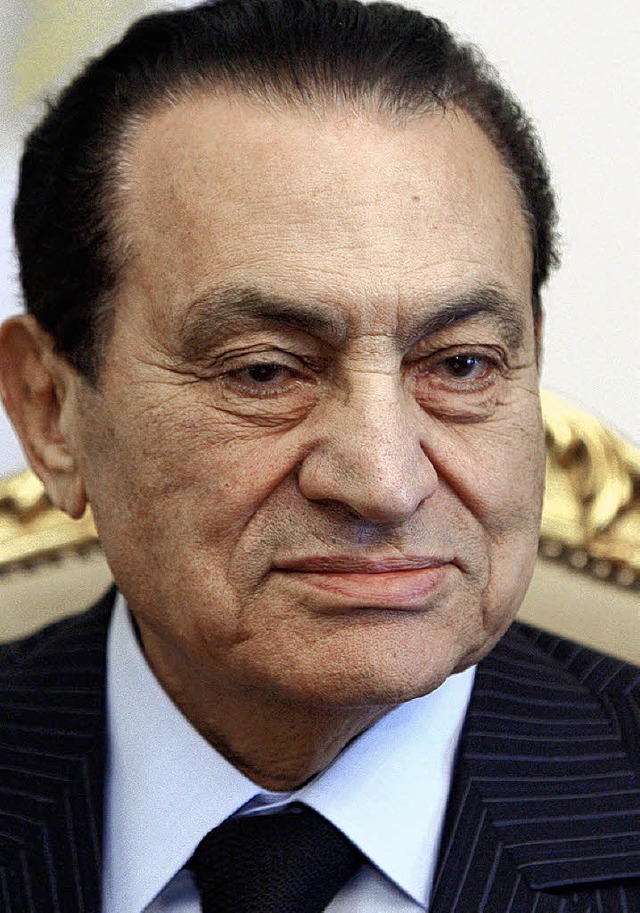 Verlor den Machtkampf gegen sein Volk:  Husni Mubarak (Aufnahme vom Mittwoch)     | Foto: dpa