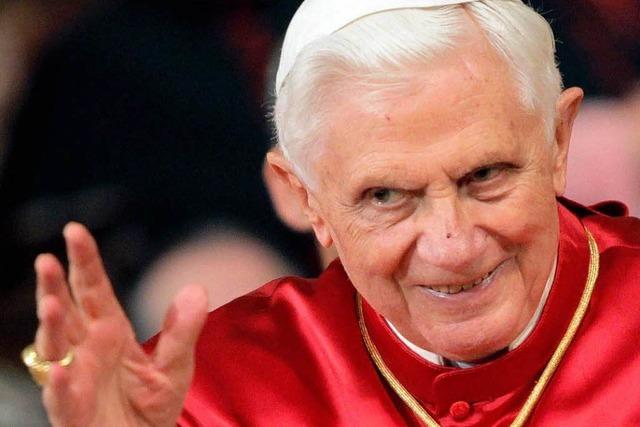 Papstbesuch: Benedikt XVI. predigt auf dem Freiburger Flugplatz