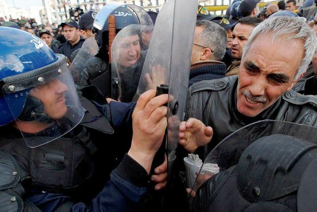 Algeriens Polizei unterdrckt Proteste mit Gewalt