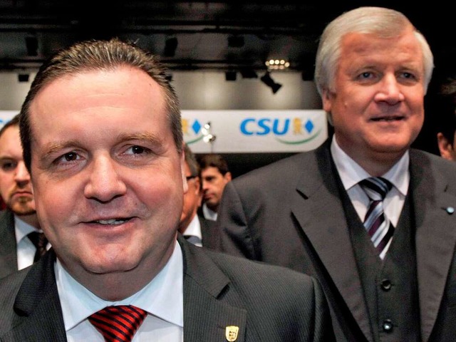 Unter Freunden: Stefan Mappus bei der CSU; rechts Horst Seehofer   | Foto: DAPD