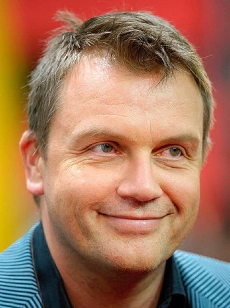 HAPE KERKELING (46): Favorit der "Netzgemeinde". Ist witzig, schlagfertig und charismatisch. Auerdem auch blond. Ist bereits Gottschalk-Nachfolger: als Moderator der Goldenen Kamera.